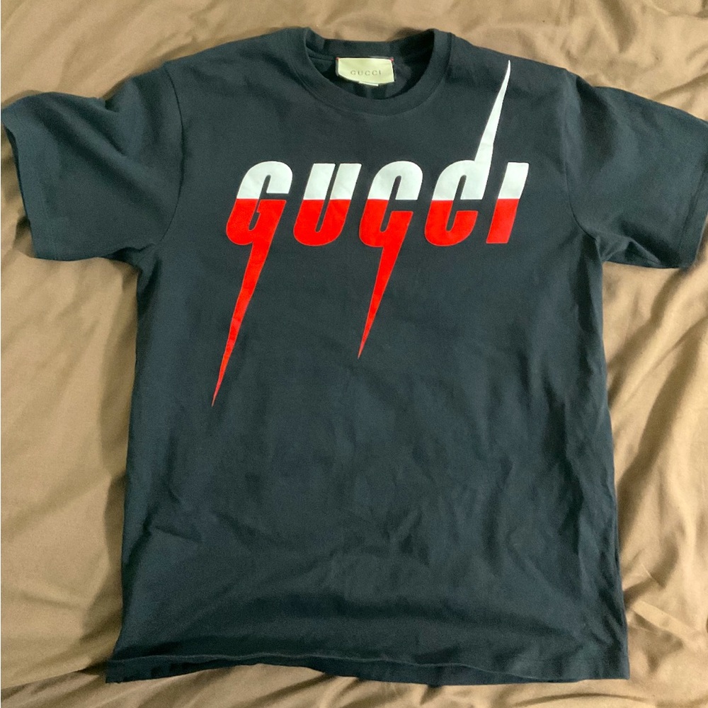 Men’s Gucci T shirt Sz M , Lightly worn for sale